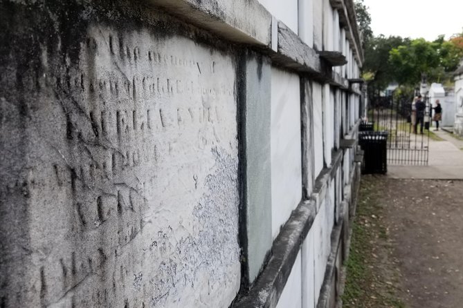 Small-Group Glamorous Garden District Tour - Price check: is $37 worth two hours of walking?