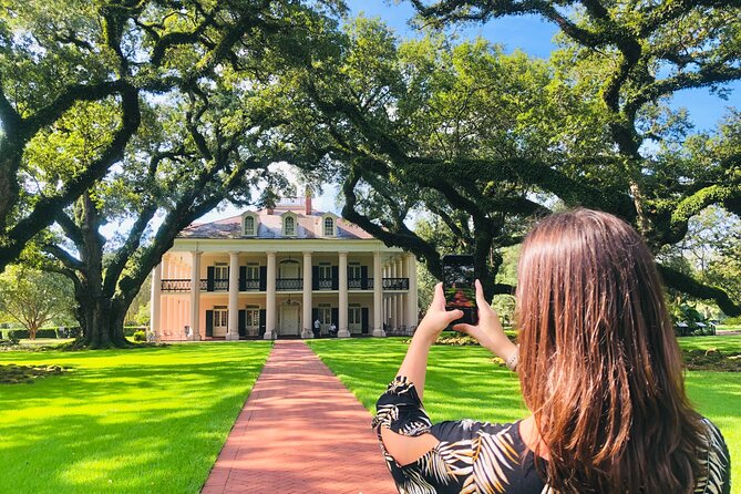 Swamp Boat Ride and Oak Alley Plantation Tour from New Orleans - Oak Alley Plantation with a photo plan and a long oak-lined walk
